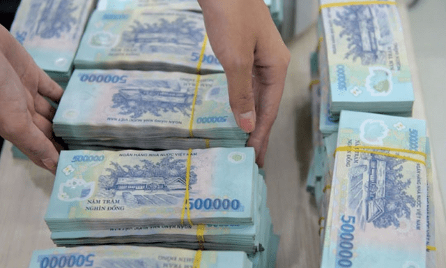 Một người đàn ông nộp 1 tỷ đồng bị bỏ quên ở quán cà phê cho công an, cơ quan chức năng vào cuộc xác minh