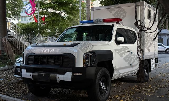 Kia Tasman xuất hiện tại Việt Nam với diện mạo lạ: Đèn đặc chủng, thùng kín, nhiều trang bị ở mức cơ bản