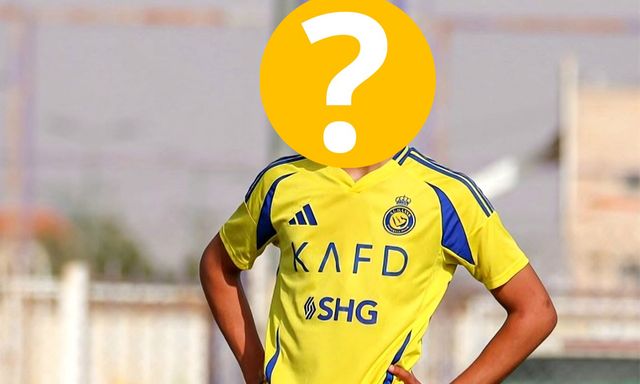 Ngỡ ngàng với diện mạo tuổi 14 của con trai Ronaldo