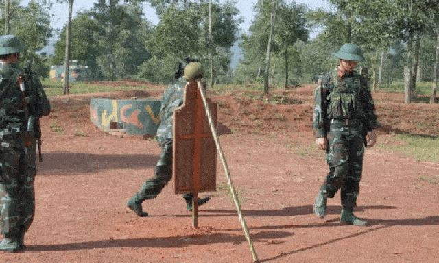 Tập 10 Sao Nhập Ngũ: 1 chiến sĩ bị Hương Giang tương tác bằng mũ cối