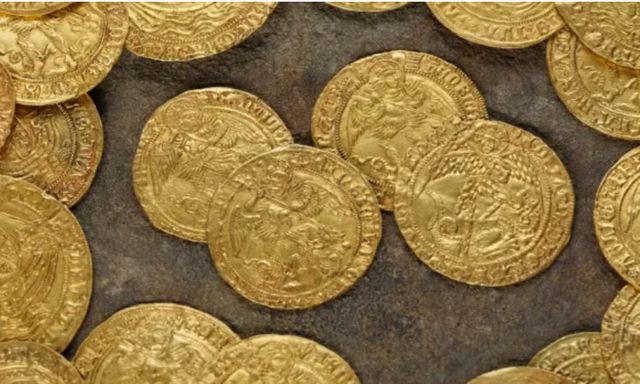 Phát hiện 70 miếng vàng khi đào đất làm vườn, trị giá hơn 13 tỷ đồng