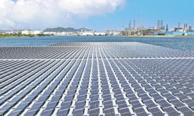 Kỳ tích của Trung Quốc: Bê hàng trăm tấm pin mặt trời trải ra biển rộng bằng 8 sân bóng đá, sản xuất 16,7 triệu kWh điện/năm, cắt giảm 14.000 tấn CO2/năm