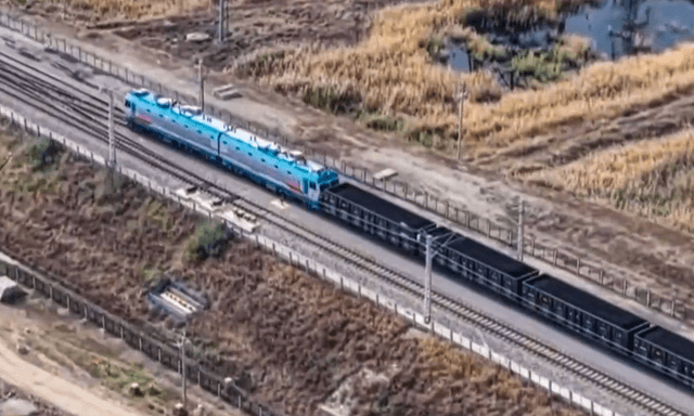 Phát hiện 7 đoàn tàu Trung Quốc chở 35 nghìn tấn hàng, di chuyển sát nhau, kết nối bằng tín hiệu không dây