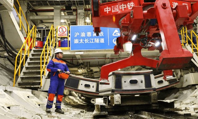 Chưa từng có: ‘Quái vật’ đào hầm nặng 4.000 tấn xuất hiện, khoan liên tục 10 km ở 89 mét dưới lòng sông, có thể khiến ngành xây dựng đường hầm cao tốc thay đổi mãi mãi