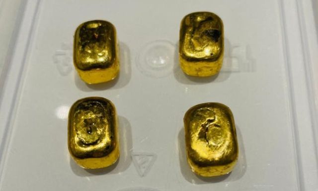 Giấu 4 thỏi vàng trị giá gần 490 triệu đồng trong miệng, một hành khách bị chặn giữ tại sân bay