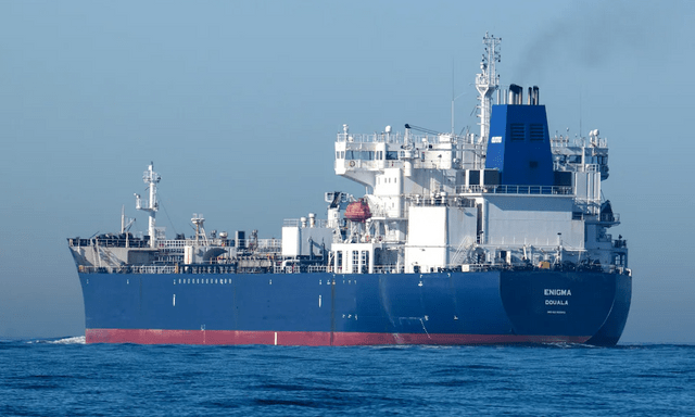 Bị tàu hải quân một nước G7 bám đuôi, Nga điều ngay tàu chiến nặng gần 3.700 tấn hộ tống 2 tàu chở dầu bị trừng phạt qua vùng biển châu Âu, thách thức mọi lời đe dọa