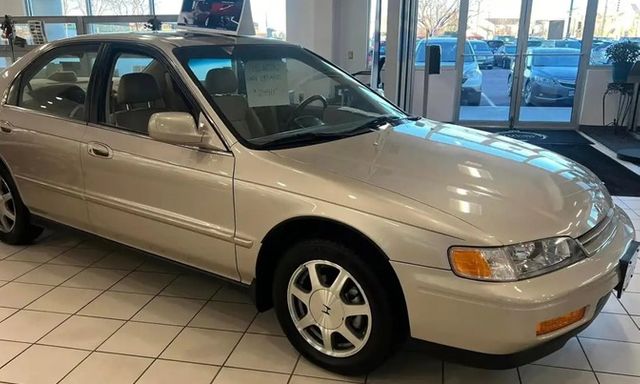 Honda Accord để gần 30 năm bán 'lãi' là có thật: Giá đắt hơn mua mới dù lăn bánh hơn 3.500km