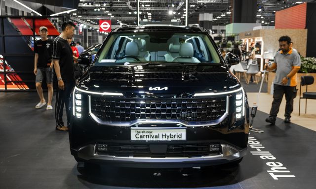 Kia Carnival 2024 lần đầu ra mắt ĐNÁ: Đèn mới như xe Cadillac, nội thất hiện đại hơn, thêm động cơ hybrid, sẽ sớm về Việt Nam