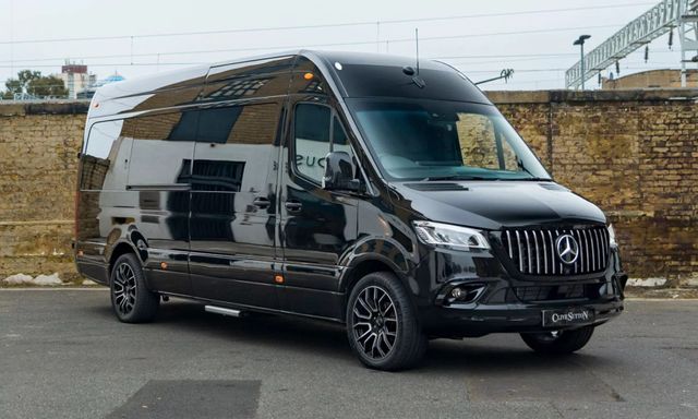 Xe chở khách Mercedes-Benz Sprinter độ lại đắt ngang xe Bentley: To, rộng như căn hộ di động, TV, tủ lạnh, bếp có đủ