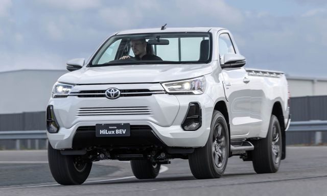 Toyota Hilux chạy điện được xác nhận ra mắt năm sau, phủ đầu Ranger, Triton trong cuộc đua xe điện