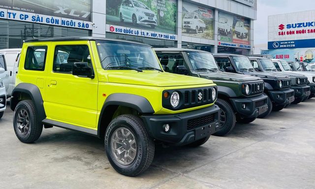 Lô Suzuki Jimny 2024 ồ ạt về đại lý trước ra mắt, sales báo rao ngay, ‘loạn’ giá, cao nhất gần 850 triệu đồng