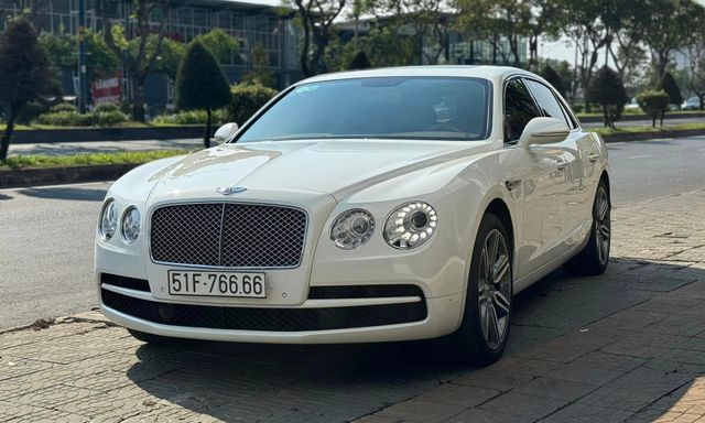 Showroom chào bán Bentley Flying Spur giá gần 6 tỷ, tặng kèm biển tứ quý 6 gây thắc mắc