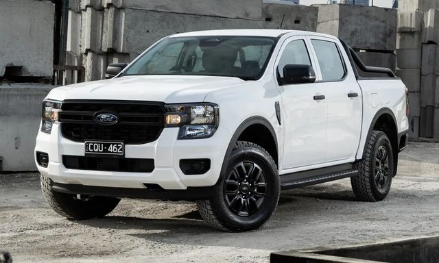 Ford Ranger thêm bản Black Edition: Lưới tản nhiệt và mâm xe tối màu, giới hạn 1.500 xe, giá quy đổi từ 965 triệu đồng