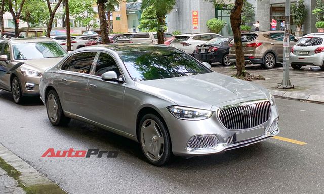 Mercedes-Maybach S 580 hàng hiếm lăn bánh trên phố Hà Nội: Giá khoảng 17 tỷ, màu độc, không bán chính hãng