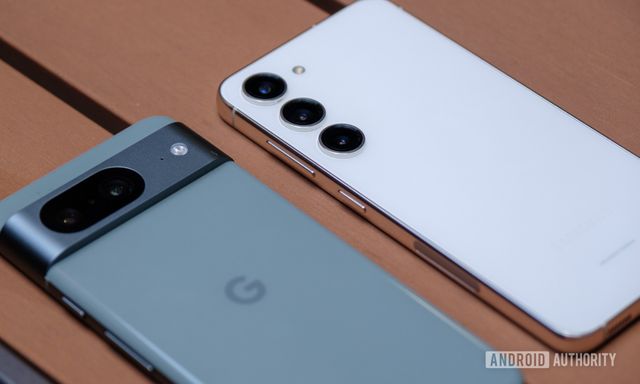 Vì AI, Google Pixel 8 và Samsung Galaxy S24 tái khởi động cuộc đua cấu hình trên smartphone