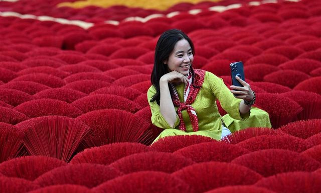 Làng hương Việt Nam nức tiếng trên đài truyền hình Đức: Sắc đỏ thêm thắm tình những ngày giáp Tết