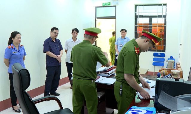 [ẢNH] Khám xét khẩn cấp, điều tra vụ án làm giả báo cáo tác động môi trường đầu tiên trên cả nước