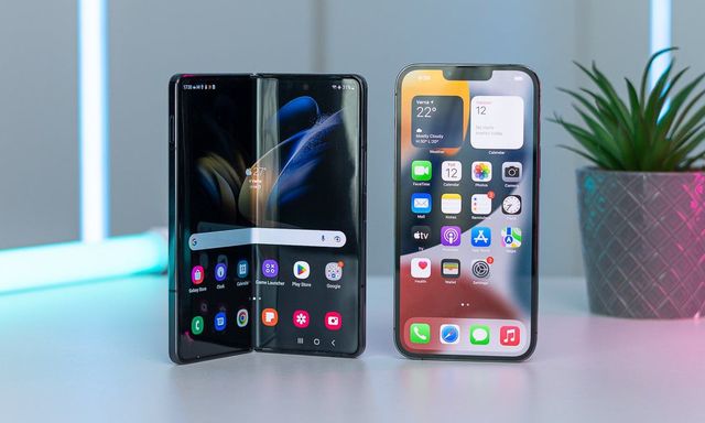 6 thế hệ, Samsung vẫn chưa làm được điện thoại màn hình gập hoàn hảo: Apple đã đúng khi chỉ 