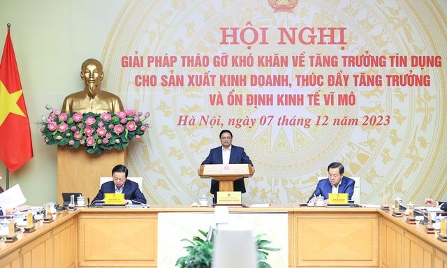 Thủ tướng: Khó khăn mà bất động sản vẫn muốn giữ giá bán như cũ, vẫn đòi hỏi 