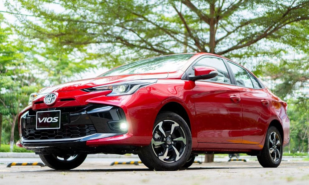 'Tháng Ngâu', doanh số Toyota Việt Nam giảm sâu