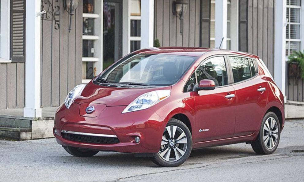 Nissan yêu cầu hơn 23.000 chủ sở hữu xe điện ngừng sạc gấp