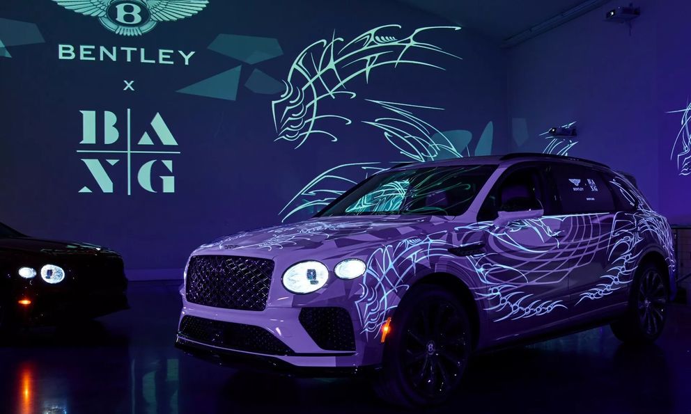 Bentley Bentayga độc bản với hoa văn tàng hình, chỉ xuất hiện dưới ánh đèn UV