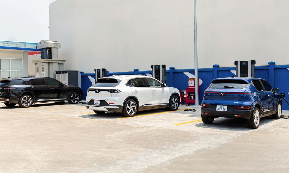 VinFast miễn phí sạc pin cho tất cả ô tô điện đến ngày 30/6/2027