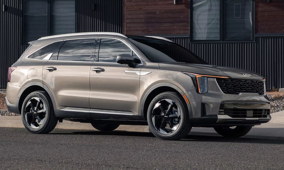 Kia Sorento PHEV có thể bốc cháy do rò rỉ đường ống nhiên liệu