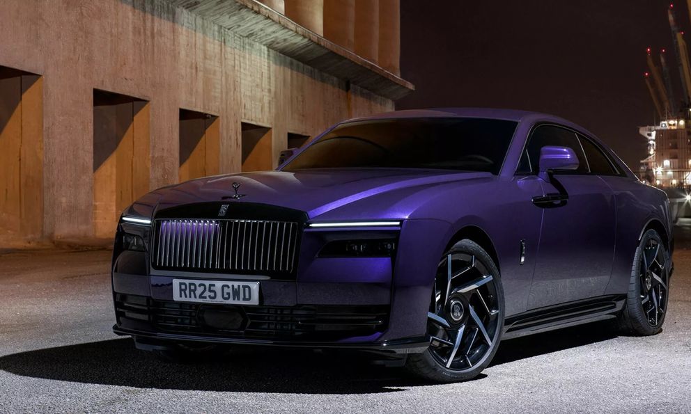Rolls-Royce ra mắt chiếc xe mạnh mẽ nhất của hãng: Spectre Black Badge