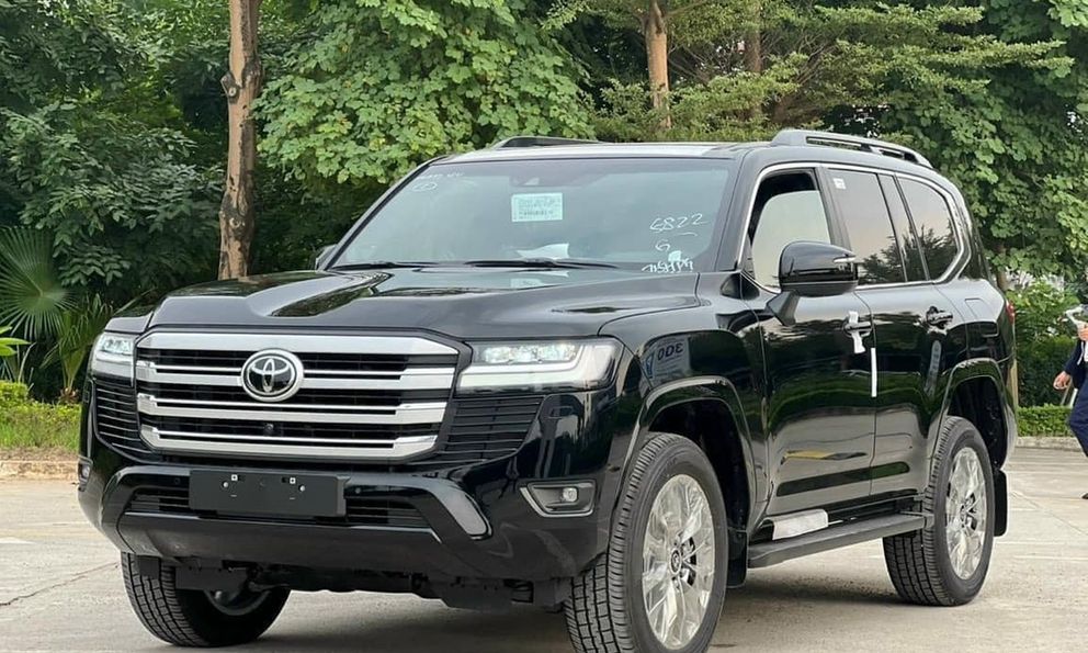 Toyota Land Cruiser bất ngờ tăng giá gần 300 triệu đồng
