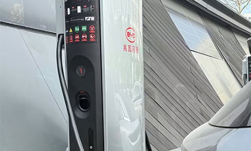 BYD của Trung Quốc ra mắt nền tảng xe điện sạc nhanh 