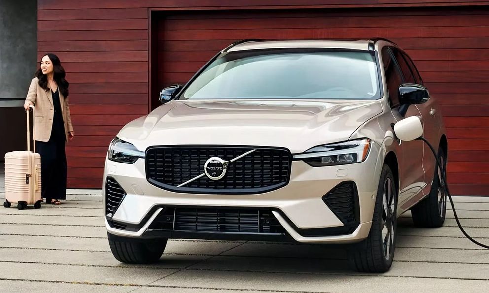Volvo yêu cầu chủ sở hữu các xe hybrid, bao gồm XC90 ngừng sạc, phòng ngừa hỏa hoạn