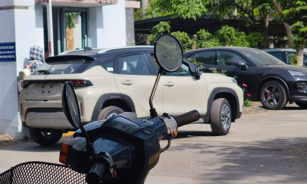Suzuki Fronx lần đầu lộ diện trên đường phố Việt