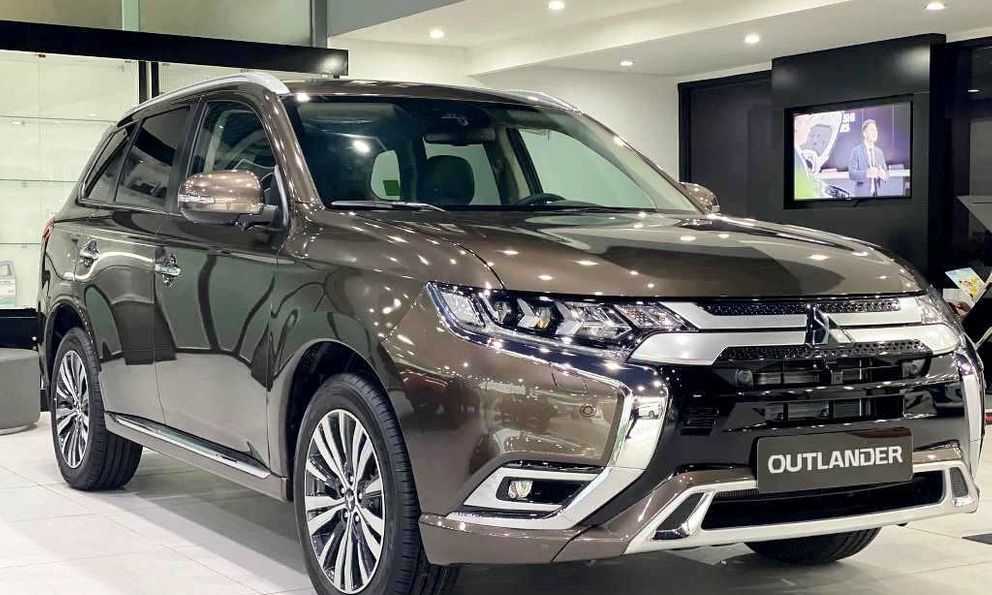 Xả hàng tồn kho, Mitsubishi Outlander được ưu đãi gần trăm triệu đồng