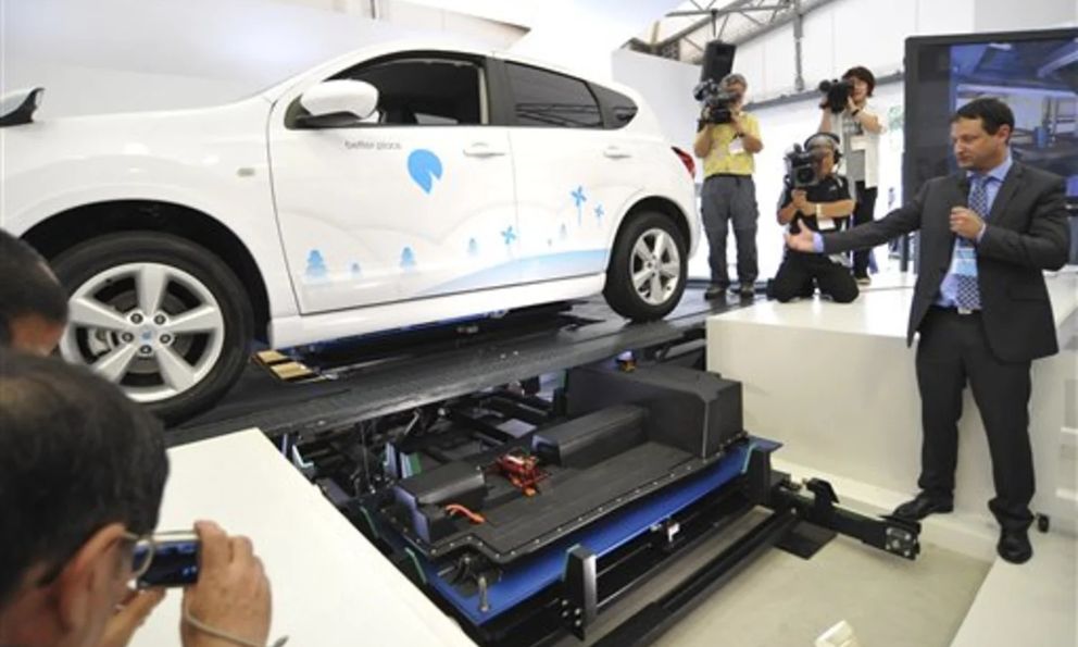 Ô tô điện hoán đổi pin và giấc mơ xe không cần sạc, tự đầy năng lượng