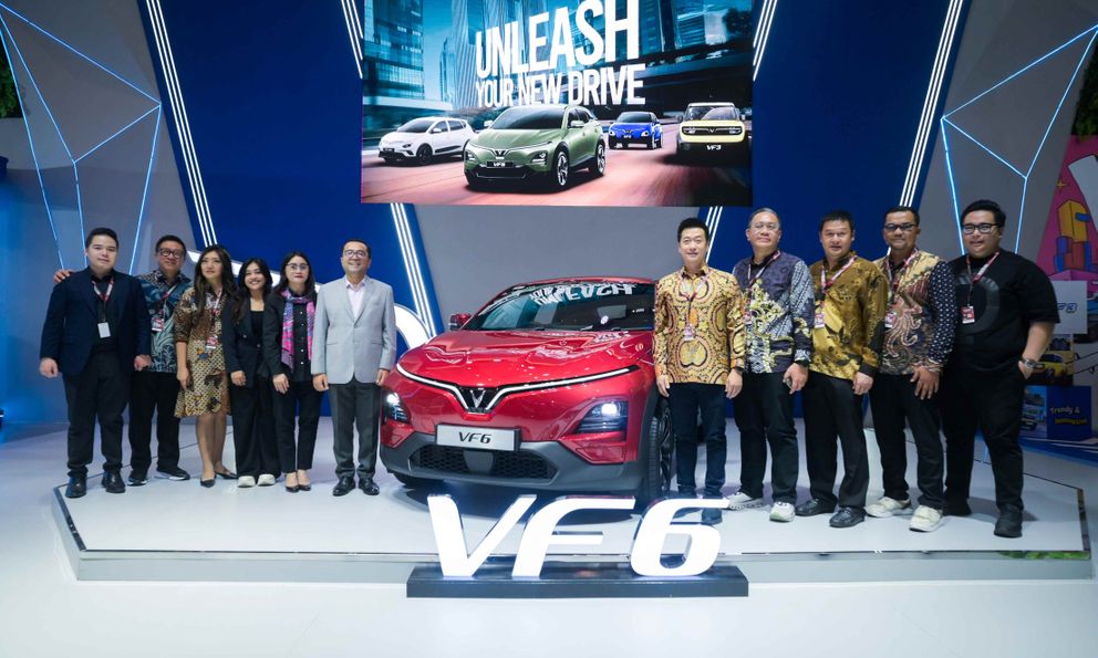 VinFast lần đầu trưng bày mẫu xe VF 6 tay lái nghịch tại Indonesia, phạm vi hoạt động tới 399 km