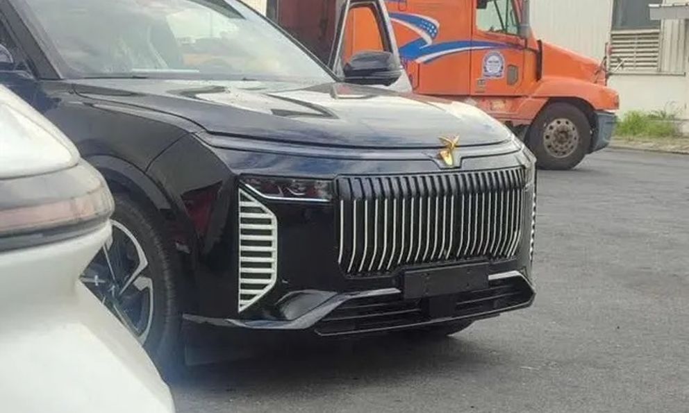 VinFast VF9 phiên bản đặc biệt lộ diện: Đầu như Rolls-Royce, được đồn có khả năng chống đạn