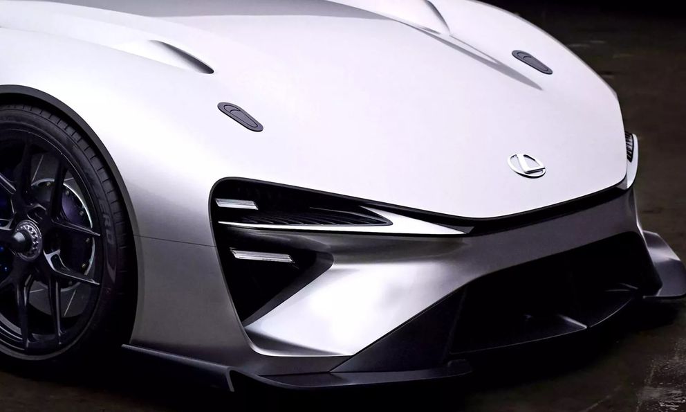 Lexus chuẩn bị ra mắt siêu xe điện LFA mới và SUV ba hàng ghế