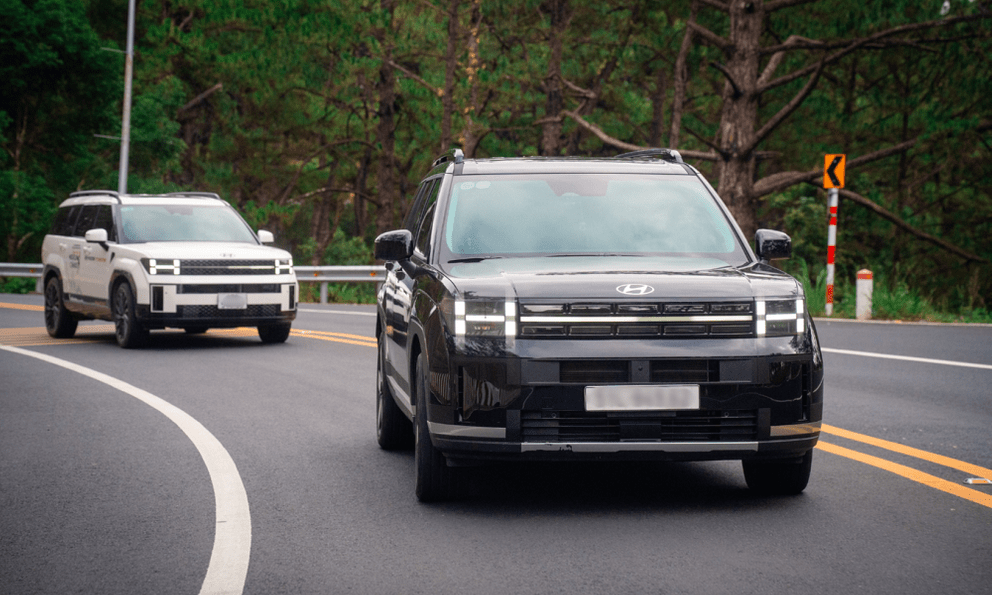 Santa Fe hay CR-V, lựa chọn nào dành cho gia đình trẻ đang sống trong đô thị hiện đại?