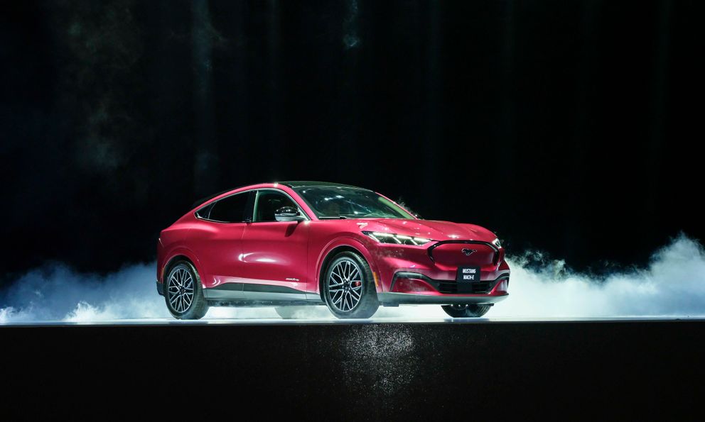 Giá 2,599 tỷ đồng, Ford Mustang Mach-e có gì để hấp dẫn tín đồ xe Việt?