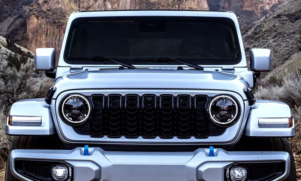 Jeep triệu hồi xe hybrid bị hỏng do lỗi cập nhật phần mềm