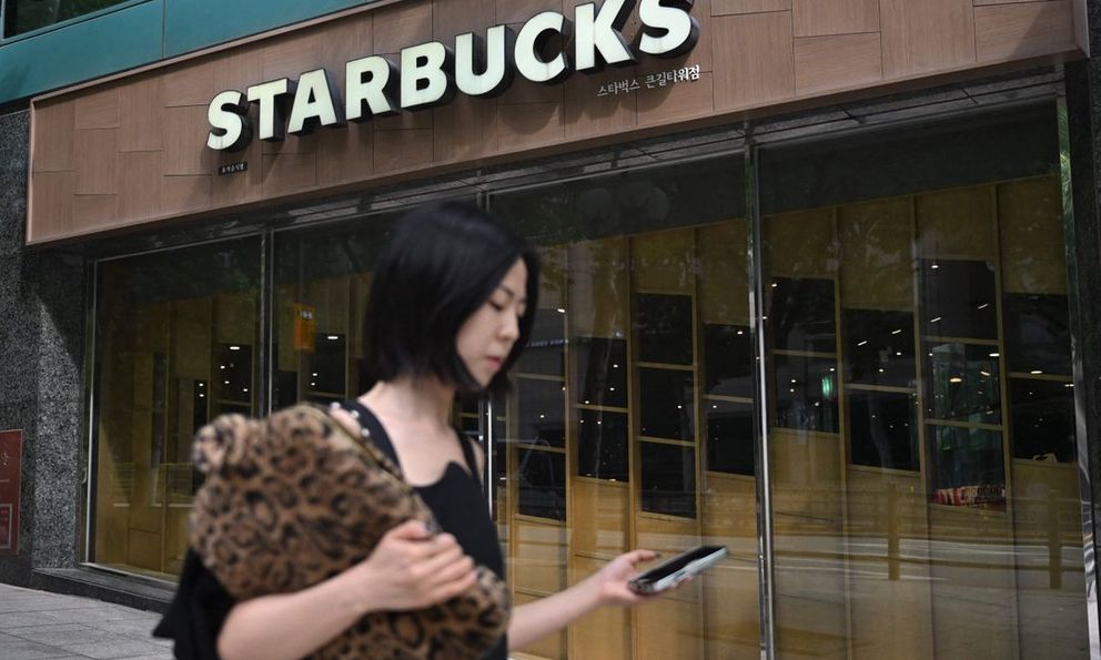 Trụ sở Starbucks Hàn Quốc bị cảnh sát ập vào khám xét