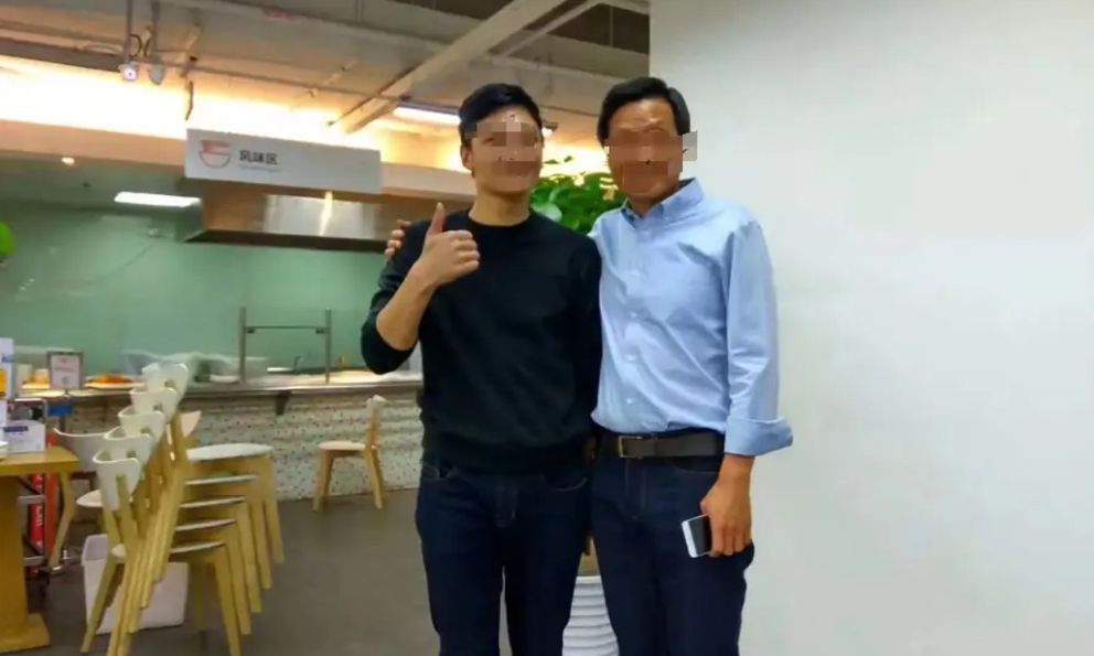 Vụ bê bối ngoại tình của cựu giám đốc bao nuôi 200 nữ sinh: Xiaomi nói gì khi ‘kẻ tội đồ’ tung ảnh chụp cùng CEO Lôi Quân?