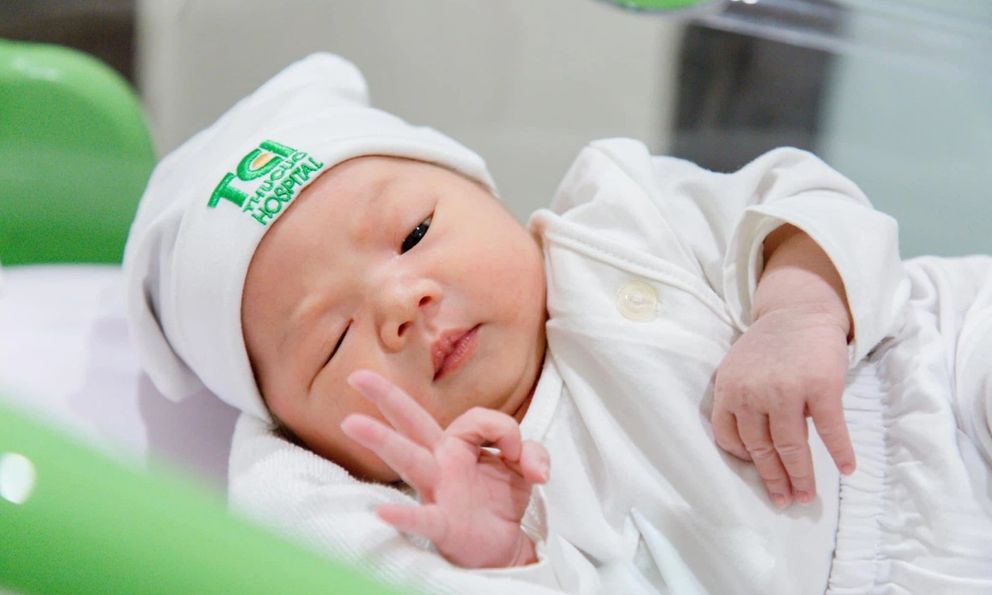 Bộ Y tế đề xuất hỗ trợ tiền mặt, hiện vật với gia đình sinh hai con gái