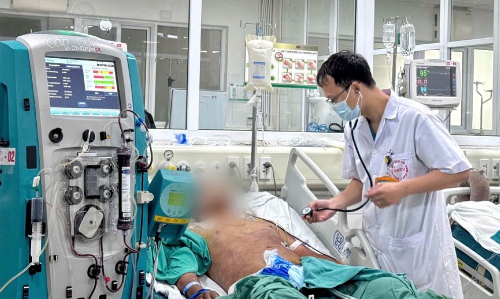 NÓNG: Xác minh vụ 17 người ăn tiết canh, phở lòng lợn thì 6 người nhập viện, 2 người tử vong