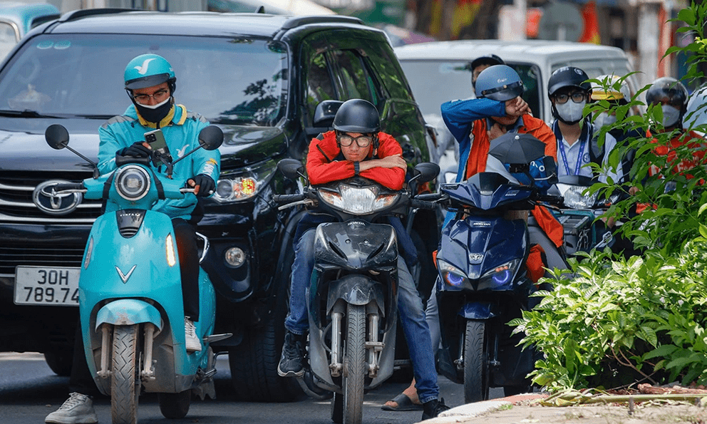 TP. HCM: Từ năm 2029, dự kiến CẤM HOÀN TOÀN xe máy xăng trong hoạt động giao hàng và xe ôm công nghệ