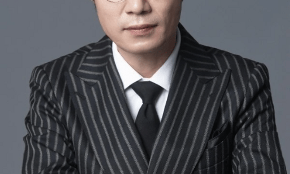 Nam tài tử 'Penthouse' Song Young Kyu qua đời trong xe ôtô