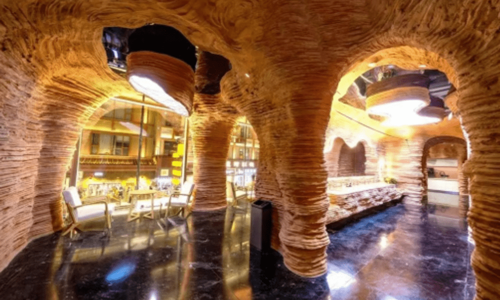 ”Dở khóc dở cười”: Địa điểm du lịch hút khách giống hang động nhưng thực chất là nhà vệ sinh công cộng 