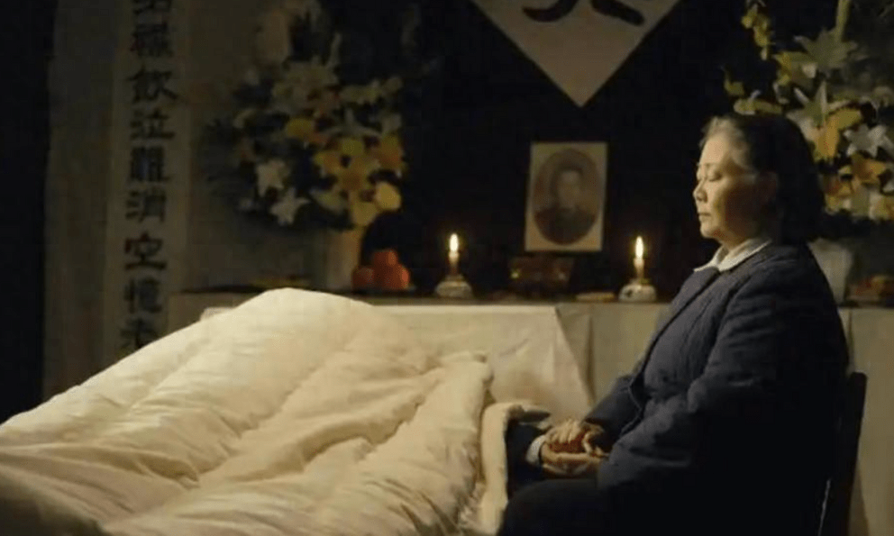 Tâm lý học: Những người không khóc khi người thân qua đời thuộc 3 KIỂU người 