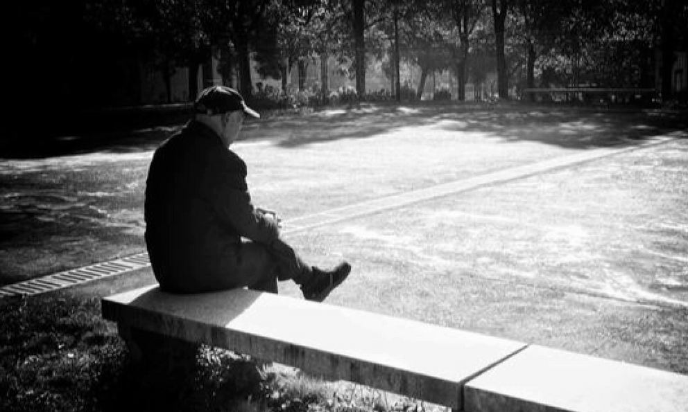 Tự sự của người cha bước sang bên kia con dốc cuộc đời: Cay đắng nhất không phải là hết tiền, mà là thấy con mất ý chí sống, trở nên vô dụng